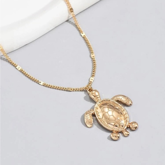 Boutique Jewelry - Turtle Pendant Necklace